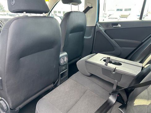 Used 2017 Volkswagen Tiguan Limited w/ Premium Package image 16