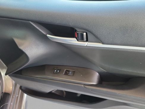 Used 2023 Toyota Camry SE FWD image 14