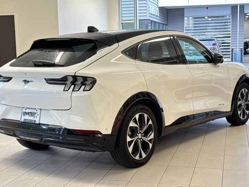 Used 2022 Ford Mustang Mach-E Premium image 4