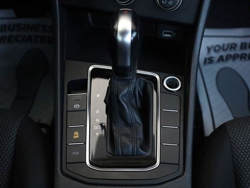 Used 2019 Volkswagen Jetta R-Line FWD image 39
