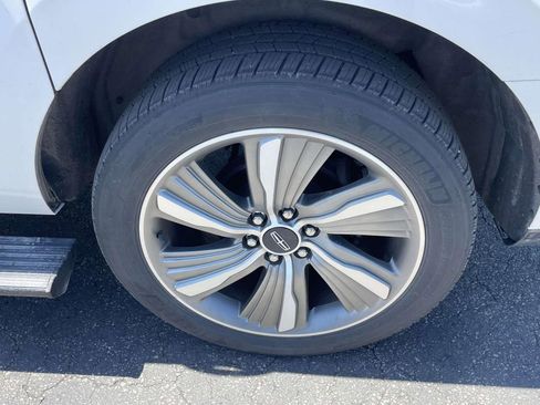 Used 2018 Lincoln Navigator L Reserve AWD/4WD image 9