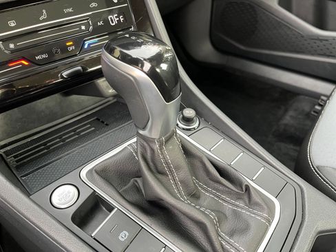 Used 2025 Volkswagen Jetta SE image 41