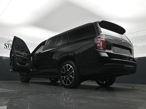Used 2024 Chevrolet Suburban RST w/ Luxury Package RWD image 30