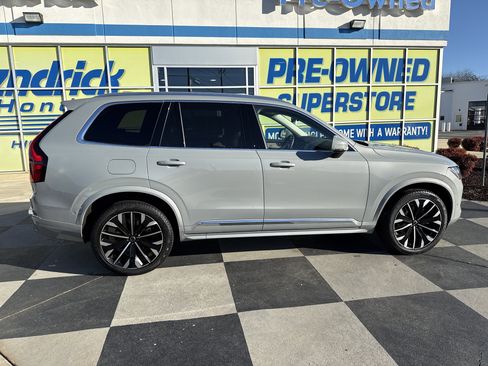 Used 2025 Volvo XC90 B6 Plus image 11