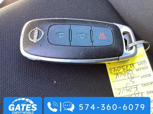 Used 2024 Nissan Rogue S AWD/4WD image 27