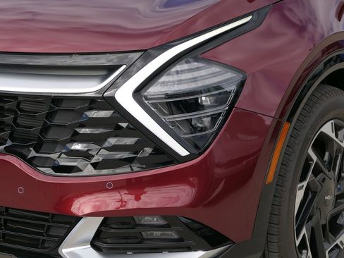 New 2025 Kia Sportage SX image 9