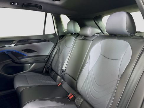 New 2026 Volkswagen Tiguan SE R-Line AWD/4WD image 25