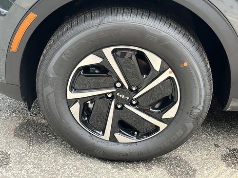 New 2025 Kia Sportage LX image 24