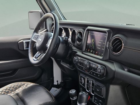 Used 2022 Jeep Wrangler Unlimited Sahara AWD/4WD image 22