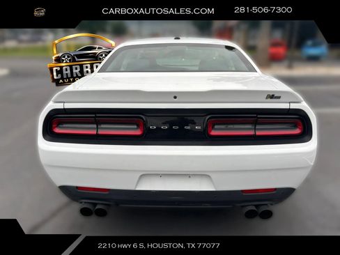 Used 2017 Dodge Challenger R/T w/ Driver Convenience Group RWD image 4