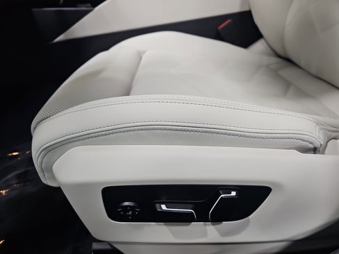 New 2026 BMW i5 eDrive40 w/ Premium Package image 29