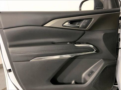 Used 2024 Chevrolet Traverse LT image 25