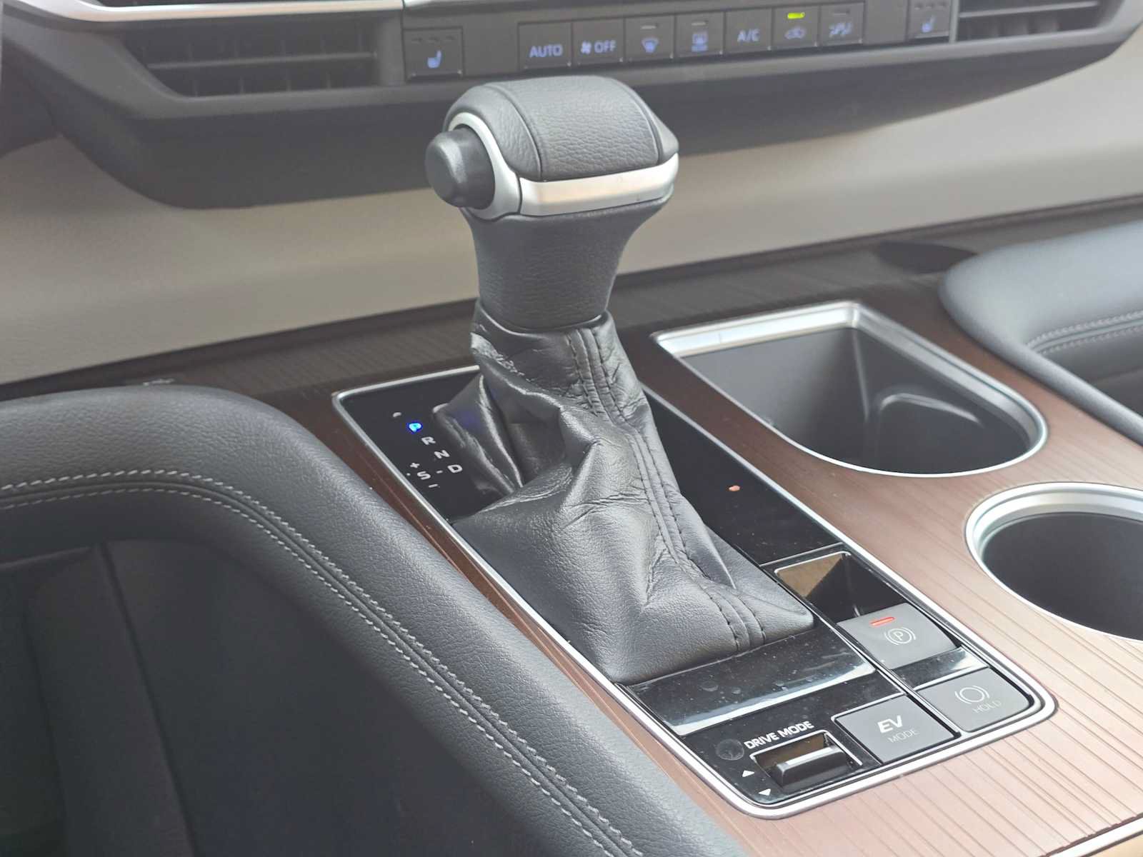 Certified 2021 Toyota Sienna XLE FWD image 39