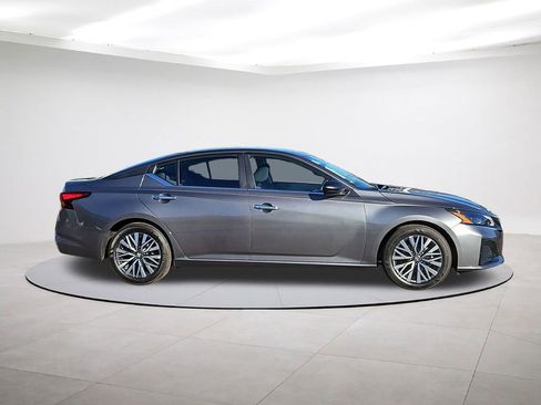 Used 2025 Nissan Altima 2.5 SV image 8