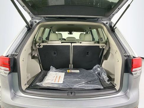 Used 2025 Volkswagen Atlas SE image 27