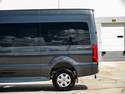 Used 2023 Mercedes-Benz Sprinter 2500 image 7