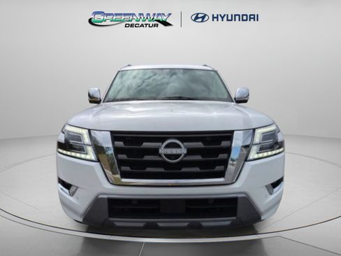 Used 2023 Nissan Armada Platinum w/ Captain's Chairs Package RWD image 3