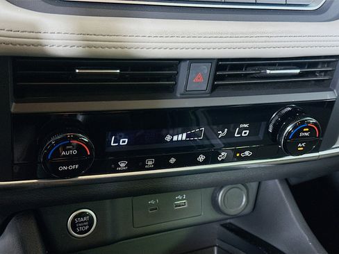 Used 2023 Nissan Rogue SV FWD image 23