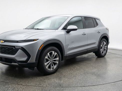 Used 2025 Chevrolet Equinox LT image 3