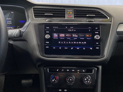 Used 2024 Volkswagen Tiguan SE image 16