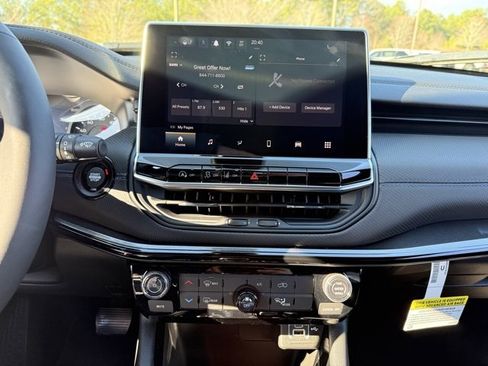 New 2026 Jeep Compass Latitude image 19