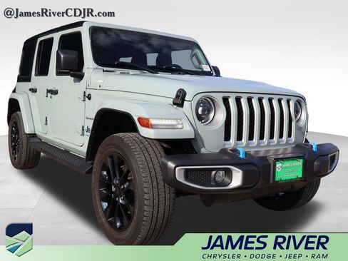Used 2023 Jeep Wrangler Unlimited Sahara w/ Cold Weather Group AWD/4WD image 6