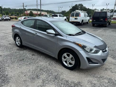 Used 2015 Hyundai Elantra SE FWD image 4
