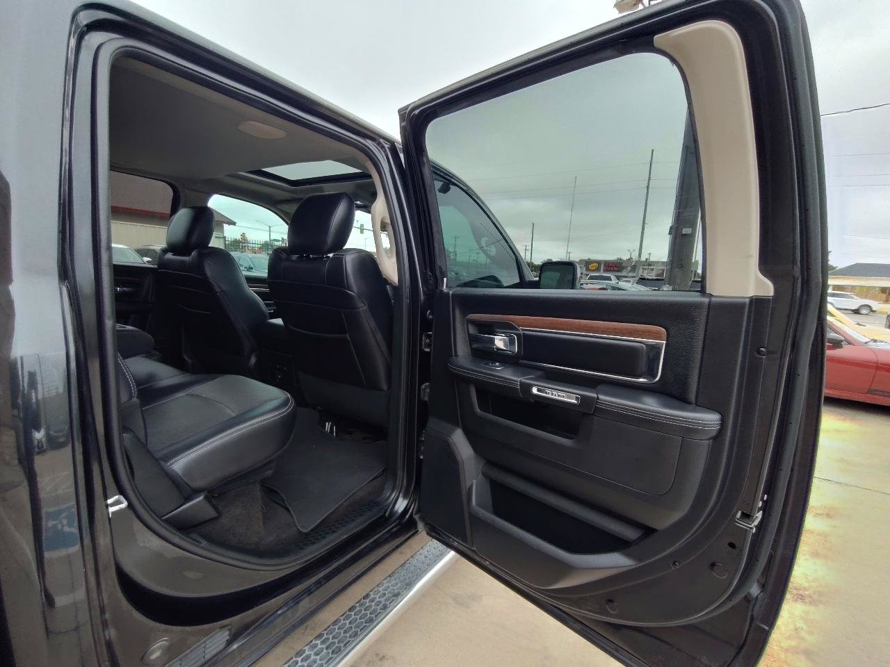 Used 2017 RAM 1500 Laramie w/ Convenience Group AWD/4WD image 44
