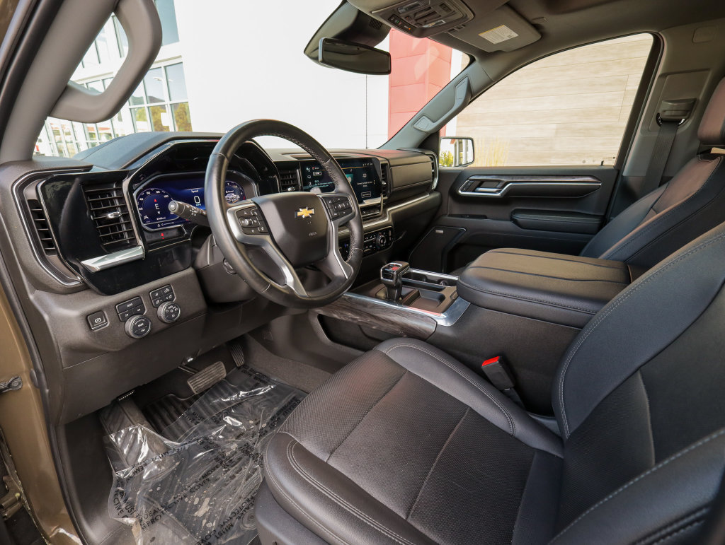 Used 2023 Chevrolet Silverado 1500 LTZ w/ LTZ Premium Package AWD/4WD image 12