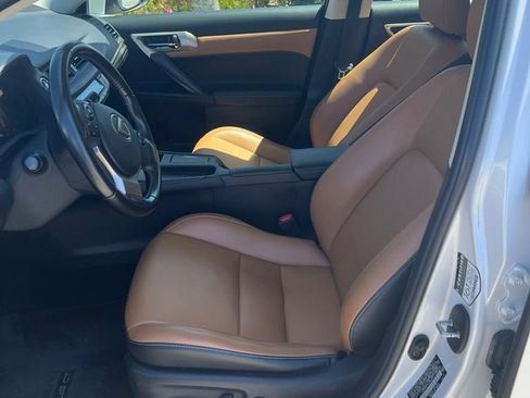 Used 2017 Lexus CT 200h FWD image 9
