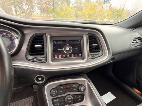 Used 2019 Dodge Challenger SXT image 3