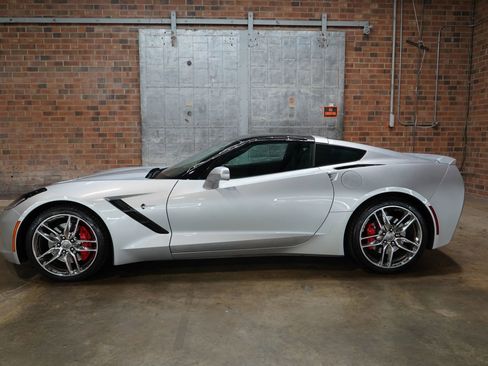 Used 2015 Chevrolet Corvette Stingray Coupe w/ Battery Protection Package RWD image 9