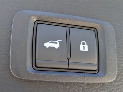 New 2025 Mitsubishi Outlander SE image 19