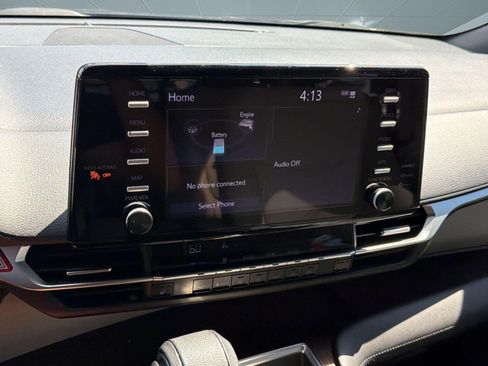 Used 2021 Toyota Sienna XLE FWD image 19
