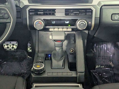 Used 2025 Toyota Tacoma TRD Sport AWD/4WD image 39