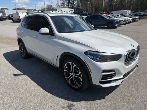Used 2023 BMW X5 xDrive40i w/ Premium Package image 2