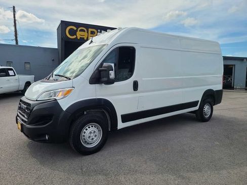 Used 2025 RAM ProMaster 2500 w/ Convenience Group FWD image 2