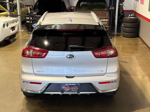 Used 2019 Kia Niro EX Premium w/ Sunroof Package FWD image 7