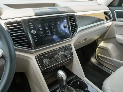 Used 2022 Volkswagen Atlas SE w/ Panoramic Sunroof Package FWD image 11