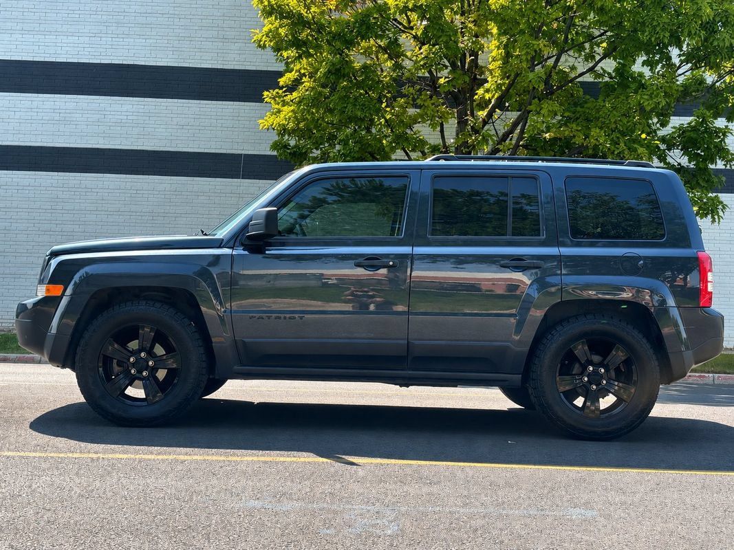 Used 2015 Jeep Patriot Sport FWD image 2