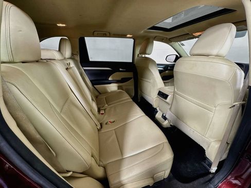 Used 2014 Toyota Highlander XLE AWD/4WD image 29