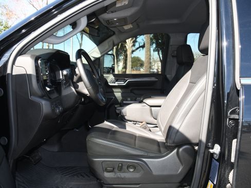 Used 2025 Chevrolet Silverado 2500 LTZ image 7