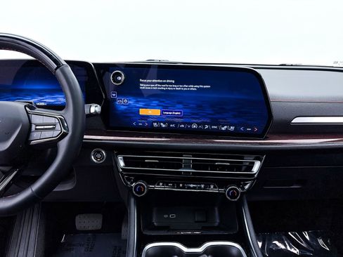 Used 2024 Chevrolet Traverse RS image 9