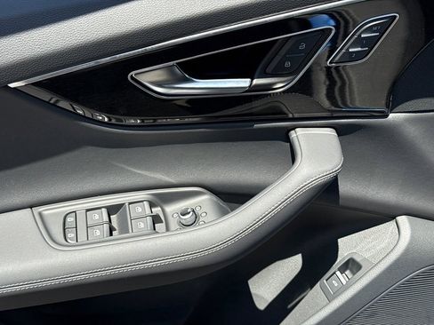 New 2025 Audi Q7 3.0T Prestige image 17