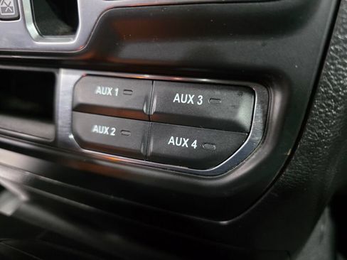 Used 2020 Jeep Gladiator Overland AWD/4WD image 18