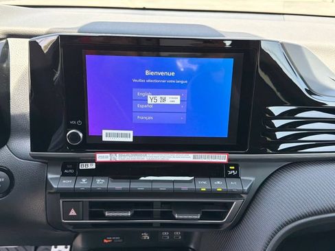 New 2026 Toyota Camry Hybrid FWD image 29