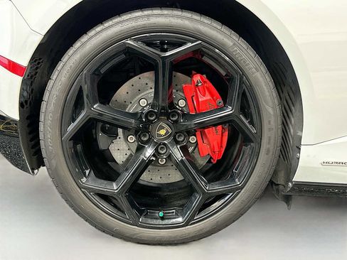 Used 2022 Lamborghini Huracan EVO RWD image 28
