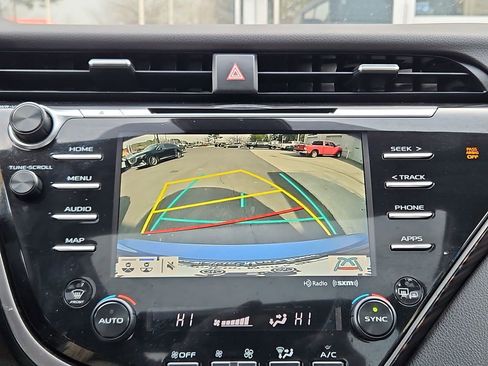 Used 2020 Toyota Camry XLE image 17