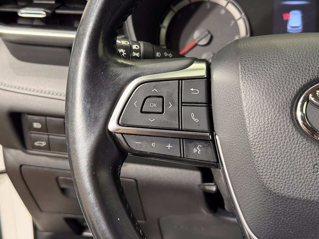 Used 2021 Toyota Highlander LE AWD/4WD image 24
