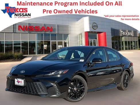 Used 2025 Toyota Camry SE image 1